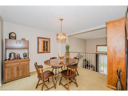 5-2 Worton Avenue, Wellington, ON - Indoor Photo Showing Dining Room