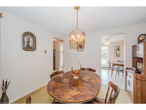 5-2 Worton Avenue, Wellington, ON - Indoor Photo Showing Dining Room