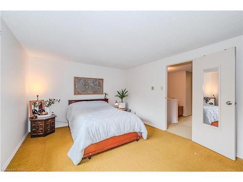 5-2 Worton Avenue, Wellington, ON - Indoor Photo Showing Bedroom