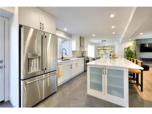 119 Charlotte Place, Kitchener, ON - Indoor Photo Showing Kitchen With Upgraded Kitchen