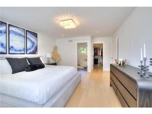 119 Charlotte Place, Kitchener, ON - Indoor Photo Showing Bedroom