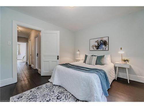 108 Harris Street, Guelph, ON - Indoor Photo Showing Bedroom