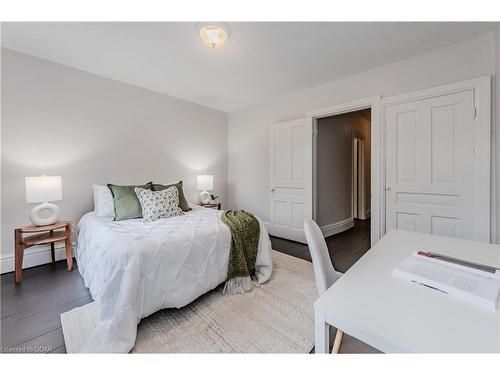 108 Harris Street, Guelph, ON - Indoor Photo Showing Bedroom