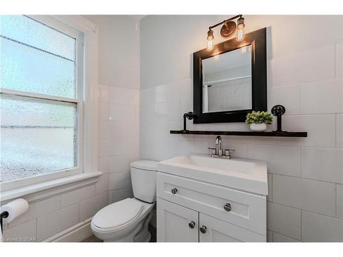 108 Harris Street, Guelph, ON - Indoor Photo Showing Bathroom