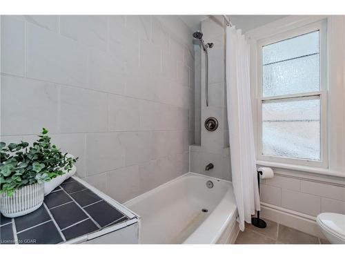 108 Harris Street, Guelph, ON - Indoor Photo Showing Bathroom