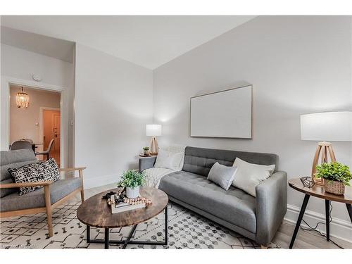 108 Harris Street, Guelph, ON - Indoor Photo Showing Living Room