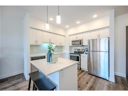 102-399 Queen Street S, Kitchener, ON - Indoor Photo Showing Kitchen With Stainless Steel Kitchen