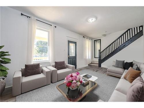 324 Edinburgh Road S, Guelph, ON - Indoor Photo Showing Living Room