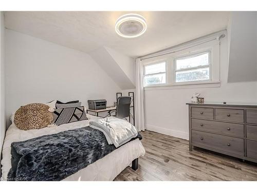 324 Edinburgh Road S, Guelph, ON - Indoor Photo Showing Bedroom