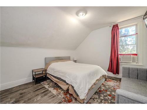 324 Edinburgh Road S, Guelph, ON - Indoor Photo Showing Bedroom