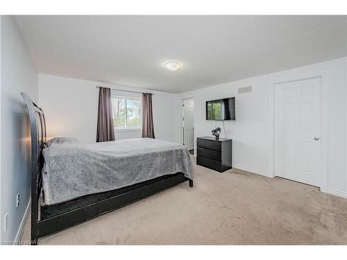 100 Mussen Street, Guelph, ON - Indoor Photo Showing Bedroom