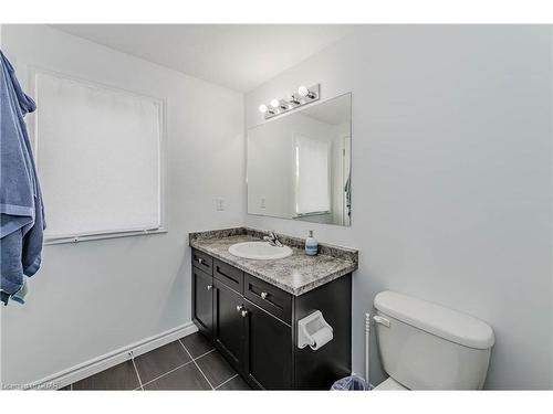 100 Mussen Street, Guelph, ON - Indoor Photo Showing Bathroom