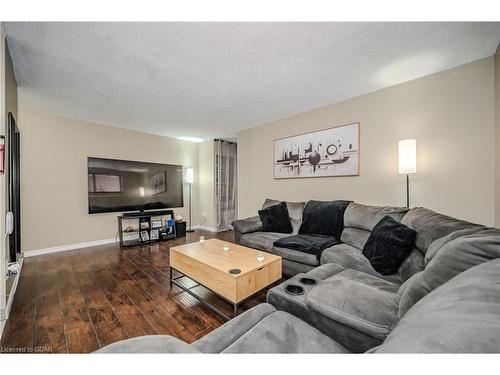 101-53 Conroy Crescent, Guelph, ON - Indoor Photo Showing Living Room