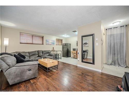 101-53 Conroy Crescent, Guelph, ON - Indoor Photo Showing Living Room