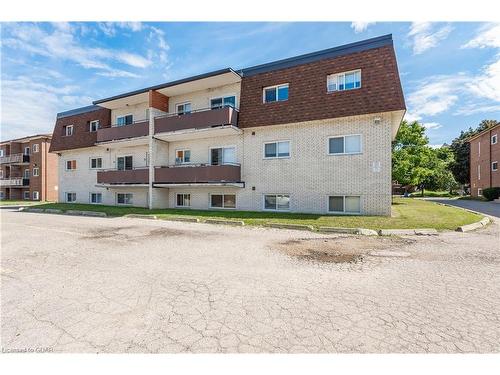 101-53 Conroy Crescent, Guelph, ON - Outdoor