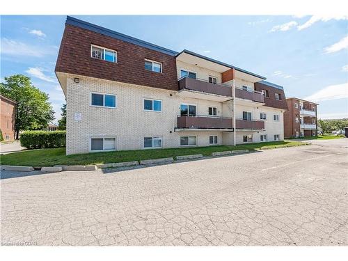 101-53 Conroy Crescent, Guelph, ON - Outdoor