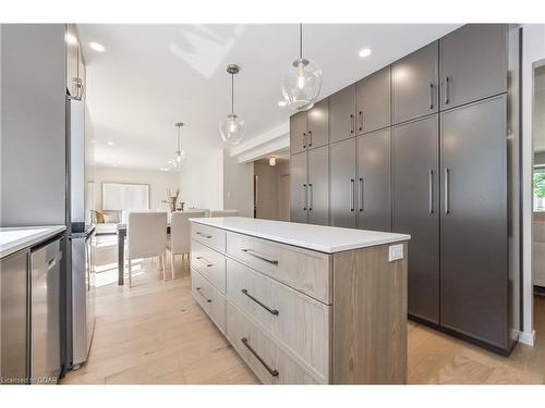 24 Bridlewood Drive, Guelph, ON - Indoor Photo Showing Kitchen With Upgraded Kitchen