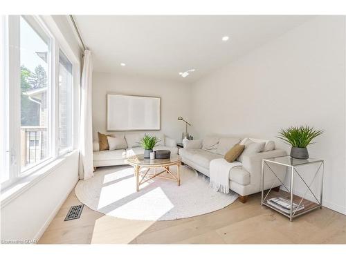 24 Bridlewood Drive, Guelph, ON - Indoor Photo Showing Living Room