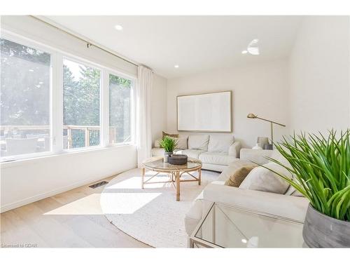 24 Bridlewood Drive, Guelph, ON - Indoor Photo Showing Living Room