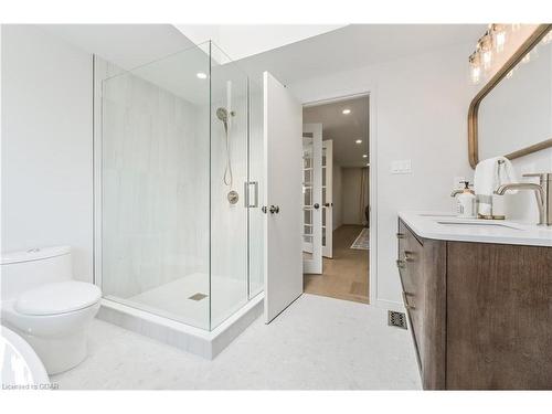 24 Bridlewood Drive, Guelph, ON - Indoor Photo Showing Bathroom