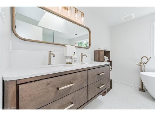 24 Bridlewood Drive, Guelph, ON - Indoor Photo Showing Bathroom