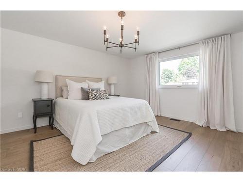 24 Bridlewood Drive, Guelph, ON - Indoor Photo Showing Bedroom