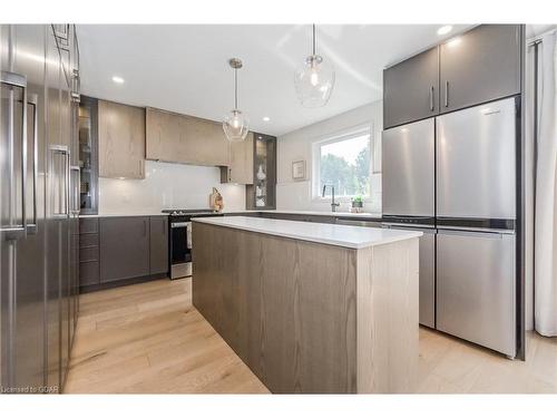 24 Bridlewood Drive, Guelph, ON - Indoor Photo Showing Kitchen With Upgraded Kitchen