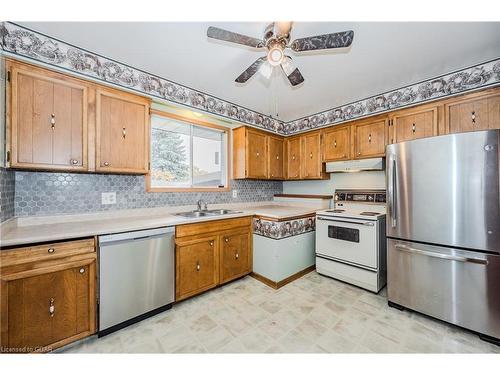 118 Applewood Crescent, Guelph, ON - Indoor Photo Showing Kitchen With Double Sink