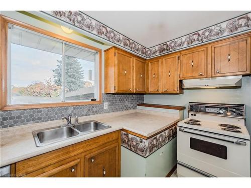 118 Applewood Crescent, Guelph, ON - Indoor Photo Showing Kitchen With Double Sink