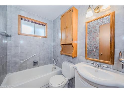 118 Applewood Crescent, Guelph, ON - Indoor Photo Showing Bathroom