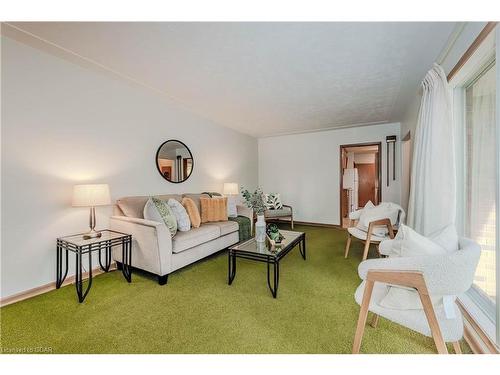 10 Pine Drive, Guelph, ON - Indoor Photo Showing Living Room