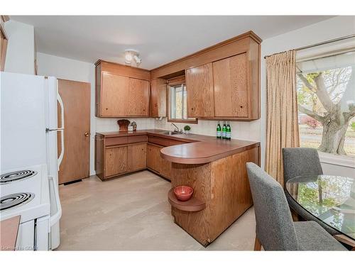 10 Pine Drive, Guelph, ON - Indoor Photo Showing Kitchen