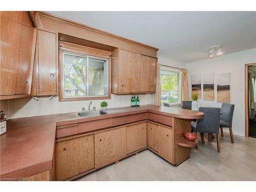 10 Pine Drive, Guelph, ON - Indoor Photo Showing Kitchen