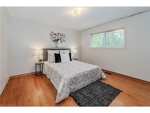 10 Pine Drive, Guelph, ON - Indoor Photo Showing Bedroom