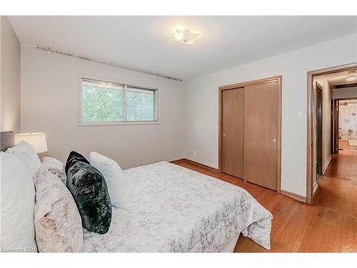 10 Pine Drive, Guelph, ON - Indoor Photo Showing Bedroom