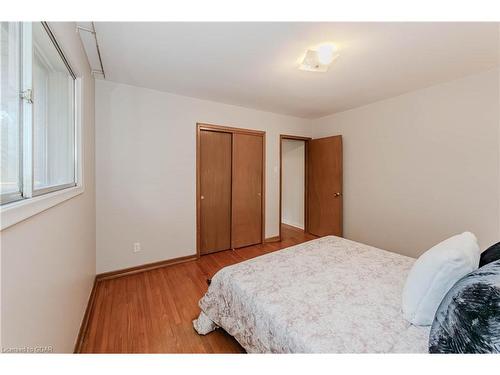 10 Pine Drive, Guelph, ON - Indoor Photo Showing Bedroom