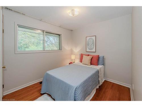 10 Pine Drive, Guelph, ON - Indoor Photo Showing Bedroom