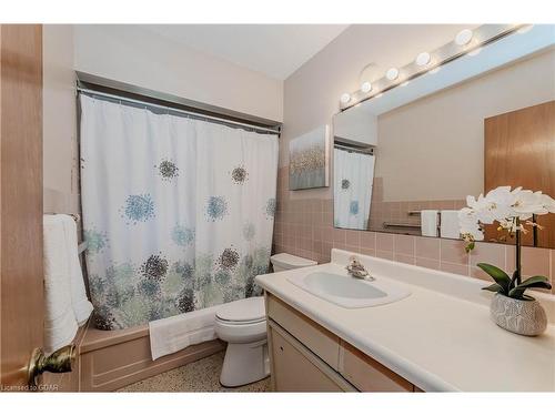 10 Pine Drive, Guelph, ON - Indoor Photo Showing Bathroom