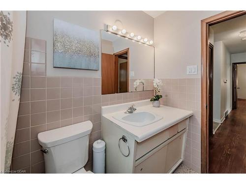 10 Pine Drive, Guelph, ON - Indoor Photo Showing Bathroom