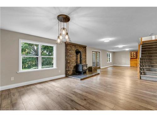 5819 Wellington Cty Rd 7, Rr.5 Road, Guelph, ON - Indoor Photo Showing Living Room