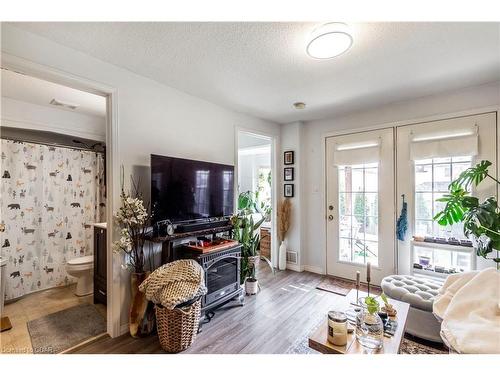 5 Davison Drive, Guelph, ON - Indoor Photo Showing Living Room