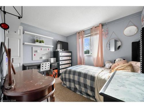 571 Edinburgh Road S, Guelph, ON - Indoor Photo Showing Bedroom