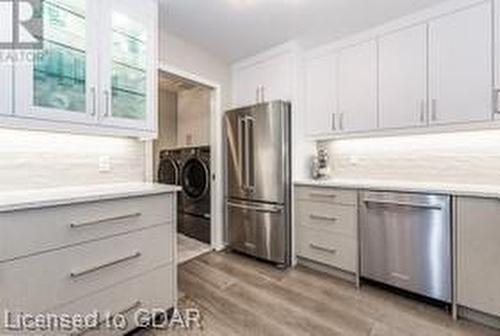 8-1550 Gordon Street, Guelph, ON - Indoor Photo Showing Kitchen