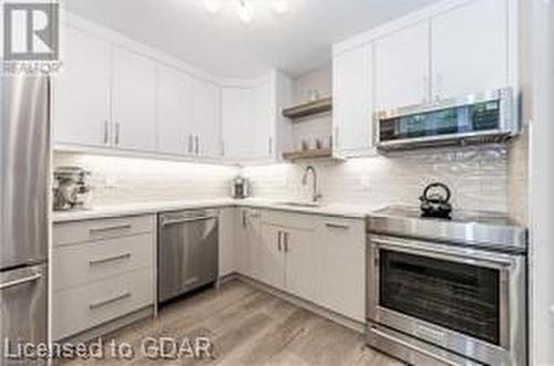 8-1550 Gordon Street, Guelph, ON - Indoor Photo Showing Kitchen With Upgraded Kitchen