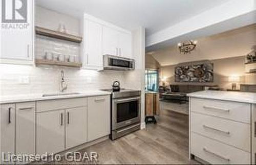 8-1550 Gordon Street, Guelph, ON - Indoor Photo Showing Kitchen With Upgraded Kitchen