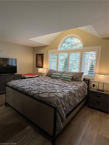 8-1550 Gordon Street, Guelph, ON - Indoor Photo Showing Bedroom