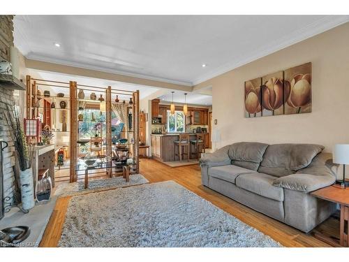 19 Promenade Road, Guelph/Eramosa, ON - Indoor Photo Showing Living Room