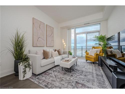 Ph114-9000 Jane Street, Concord, ON - Indoor Photo Showing Living Room