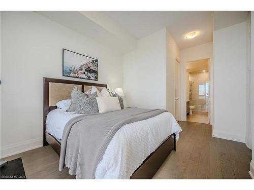 Ph114-9000 Jane Street, Concord, ON - Indoor Photo Showing Bedroom