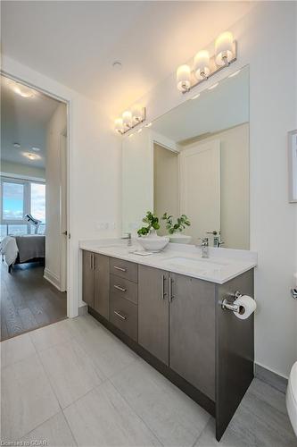 Ph114-9000 Jane Street, Concord, ON - Indoor Photo Showing Bathroom